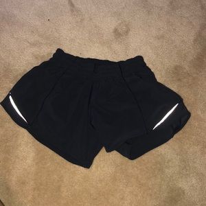 Lululemon size 4 hotty hot 4’ inch tall